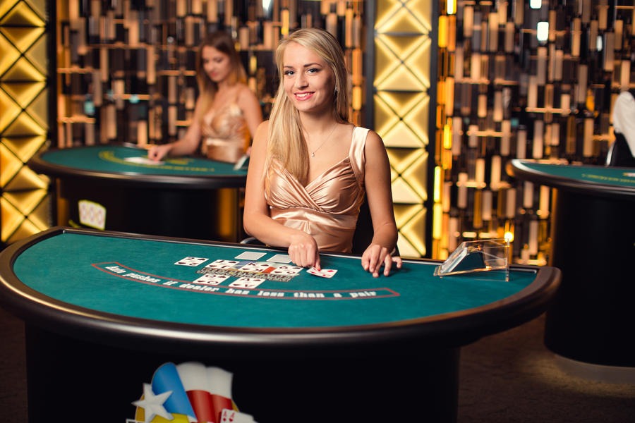 afbeelding live casino holdem met een vrouw